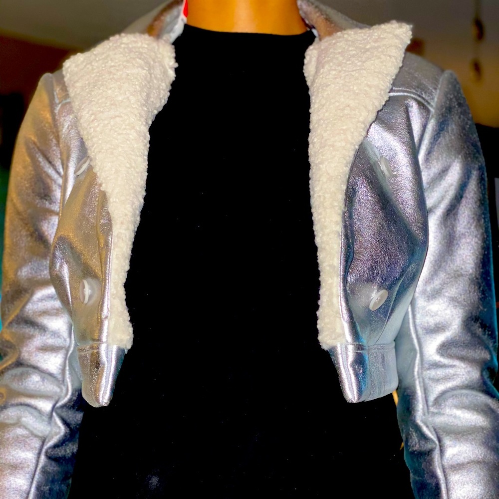 Brand:BCBG Size:XS Color:Silver Metallic&shearling